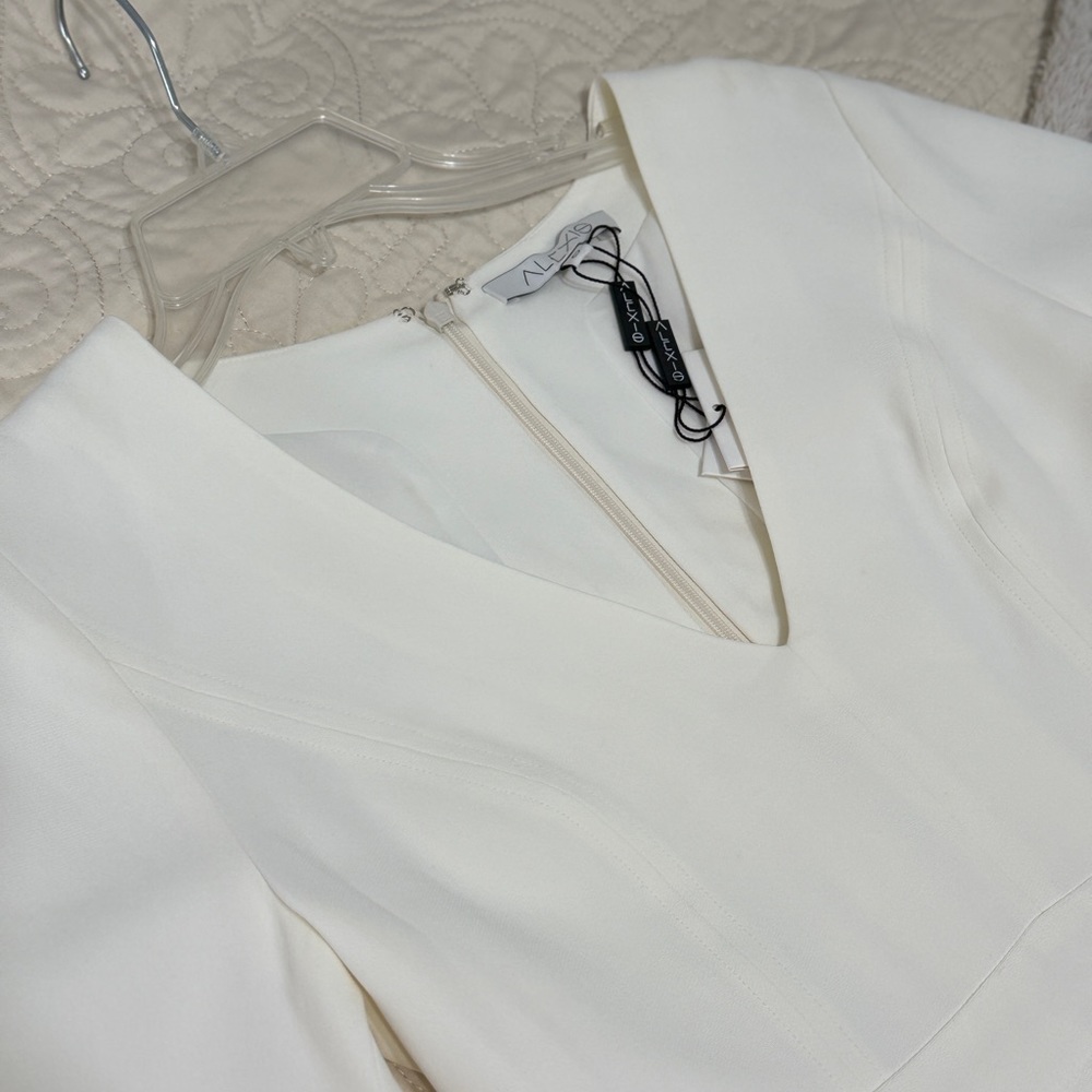 New ALEXIS dress size small - Picture 4 of 6